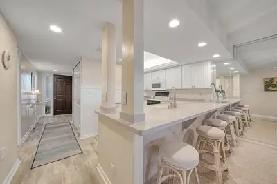 Image de Renovated Condo-Compass Point- Easy Beach Access, and more!