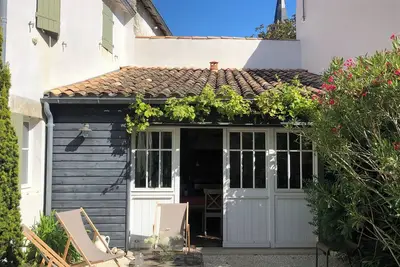 Image de Demeure de charme au coeur du village Ă 4 minutes a pied de la plage.