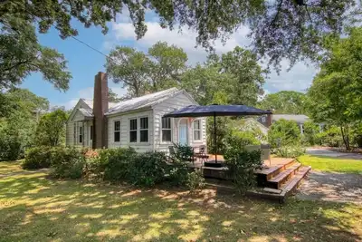Image de A Walk in the Pines - Bright & Cute 3br 2ba Home