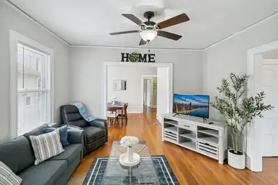 Image de Cozy Family spot near Great Lake Lakes Naval Base!