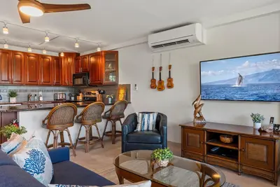 Image de Views! Beaches and Shopping Right Next Door! A308