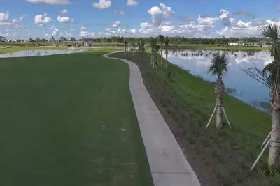 Image de Stunning 2 bed 2 bath condo overlooking the golf course. Golf membership avail.