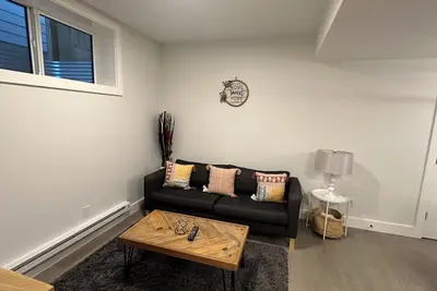 Image de A cozy, Safe, Private Basement Suit for You Peace of Mind.