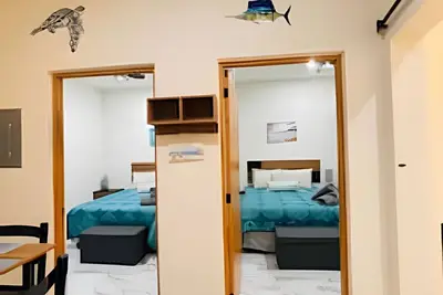 Image de 2br+1 Bt condo 3 blocks from Marina& Arch