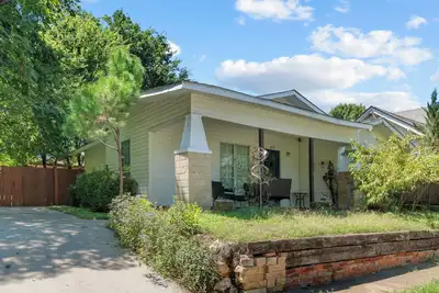 Image de 1920's Bungalow in the Heart of Fort Worth
