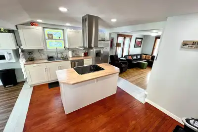 Image de The Tangerine Terrace - Charming 4-bedroom house in Red Wing with two king beds