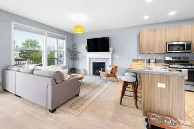 Image de Cozy 3bd, near beach & dining, pet-friendly, with Ev charger