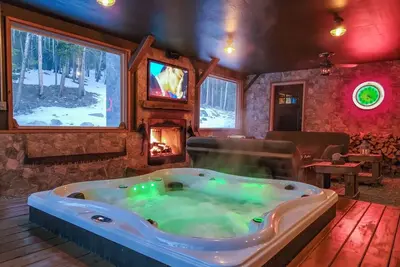 Image de Luxury Spa Retreat with Private Hot Tub & Sauna