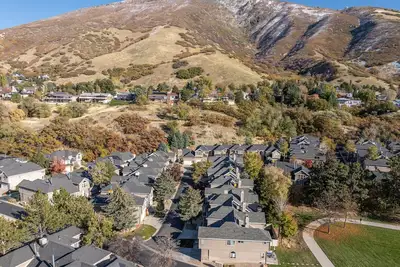 Image de Brand new 5-bedroom luxury home in Cottonwood Heights,