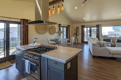 Image de New 2025 \"The Salty Sand Dollar\"- Amazing Ocean Views & Beach Access