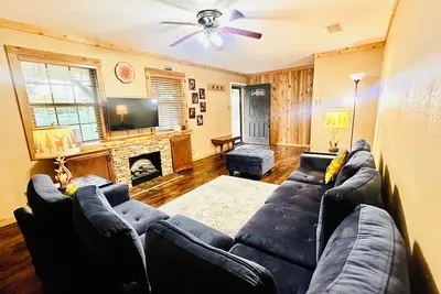 Image de Charming Farmhouse Getaway with Nature & Family Fun in Corsicana, Tx