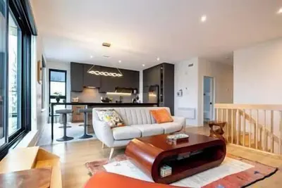 Image de Penthouse au pied du Mont Orford! Spas & Piscine