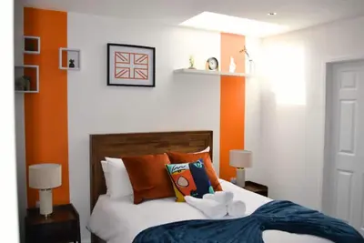 Image de Cosy 1br Apt w/ Wifi, Workspace, Smart Tv, Washer, Patio & Parking in Birmingham