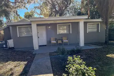 Image de Charming 3-bedroom house with Ac and WiFi in Tampa!
