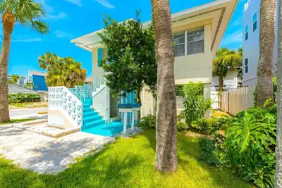 Image de Beach-View Getaway, Sleeps 4, 1 Block from Ocean