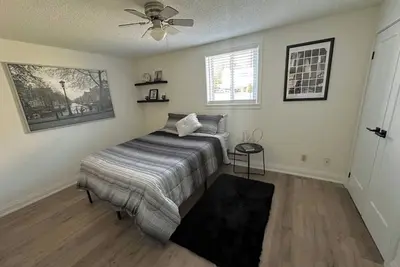 Image de Deluxe 2bd Movie Lounge Unit in Port Dover