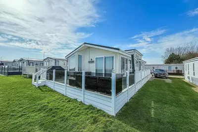Image de Stunning lodge with decking and WiFi at Broadland Sands Park ref 20281bs