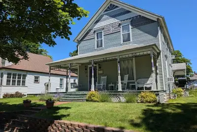 Image de Lavender Cottage 6 blocks from Downtown Ludington