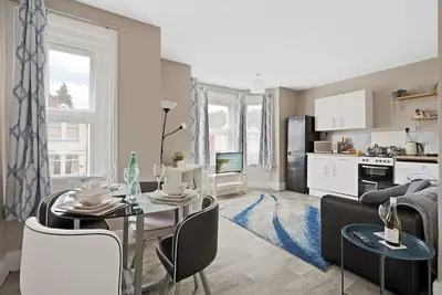 Image de 1 Bed Apartment with Parking & close to Southampton Train Station & Common Park