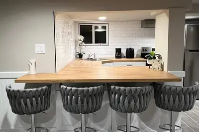 Image de Apartment in Newark\nCozy & Stylish Studio for 4.