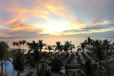 Image de Beautiful 5 star Playa Royale Beachfront Condo