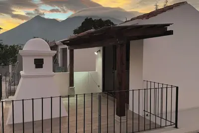 Image de Charming Townhouse in Barrio Entre Flores: Your Gateway to Antigua Guatemala