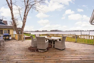 Image de Lakefront Luxury on Lake Manitou - Modern Comforts & Stunning Views