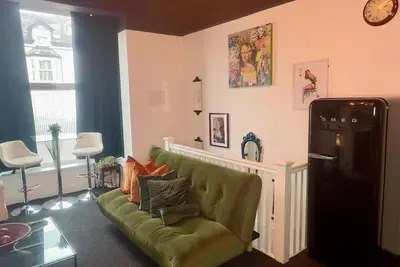 Image de Stylish 2 Floor City Apartment with King Size Bed