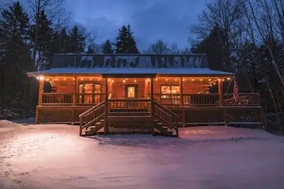 Image de Evergreen Hideaway - Okemo Central Cabin with Hot Tub!