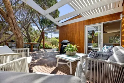 Image de *Moonah Tree House* -Rye Back Beach retreat w/ Spa