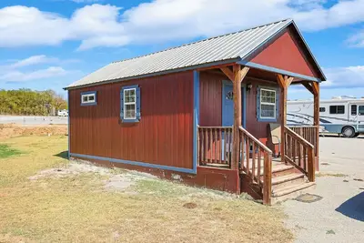 Image de Cabin 2: Cozy Comfort by the Lake—Your Perfect Bridgeport Getaway