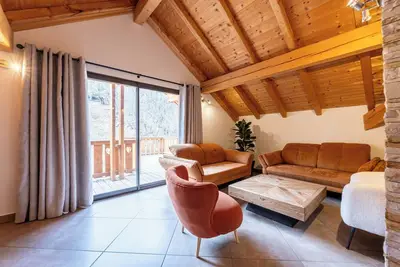 Image de Appartement \"Les Croës\" avec vue sur les montagnes, terrasse privée et Wi-Fi