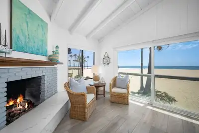 Image de 15th St - Oceanfront Duplex With Parking & Patio