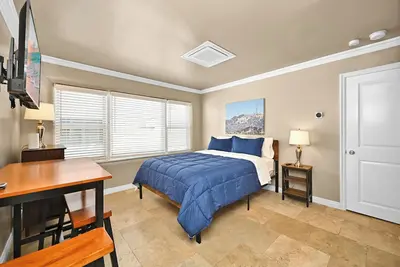 Image de Apt next to Boardwalk, Pier, Beach, Dining & More