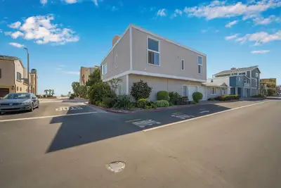 Image de Duplex home only 1 home from the Sand in W. Npb