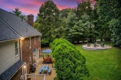 Image de The High Point Escape | 5 Bdr + Pool + FirePit + Basketball + Ping Pong