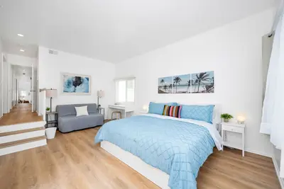 Image de Quiet Newport Home w/ 2 Kings/Office/Walk to Ocean