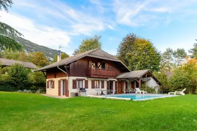 Image de Maison de vacances 'Chalet Du Cret' avec piscine privée, balcon et Wi-Fi