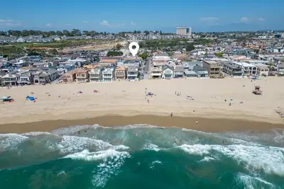 Image de Charming Beach Home on 45th St. Steps to the Beach