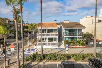 Image de Spacious 4br Duplex with Patio & Balcony on Newport Beach Boardwalk