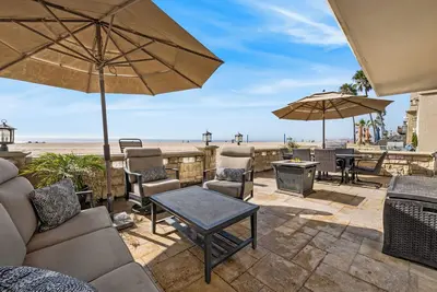 Image de 8br Beach Duplex w/ Ocean Views, Patio & Pool Table
