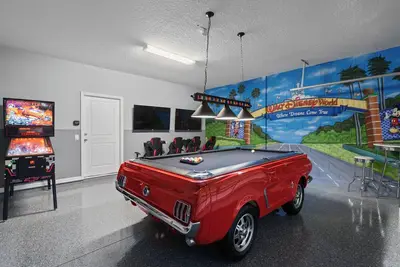 Image de Drive Inn 7br Retreat w/Pool, Arcade, Coffee Bar