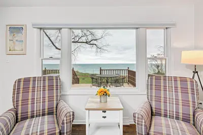 Image de 3 Bedroom Lakefront Retreat w/Amazing Water Views!