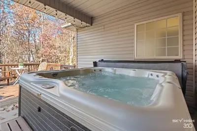 Image de Mulligan Manor: Golf - Bike - Play - Private Hot Tub - Pet Friendly