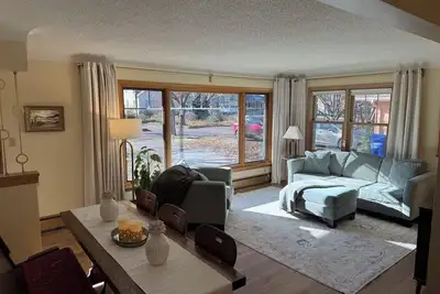 Image de Spacious 4-bedroom house near Lake Phalen with Ac, WiFi