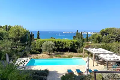 Image de Très belle villa vue mer panoramique et piscine proche plage pour 12