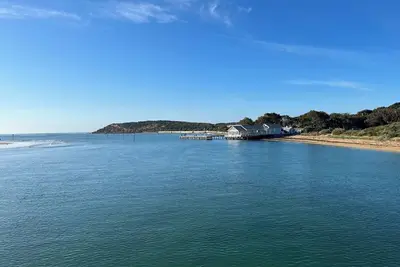 Image de Barwon Sapphire. Style and location.