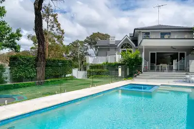 Image de Oatley Escape with Pool Relax in Style & Elegance
