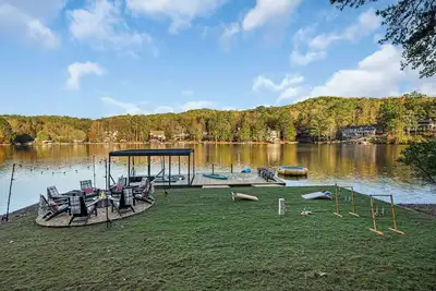 Image de Luxe Arrowhead Lakefront 4 Br~Hot Tub~Pool Table