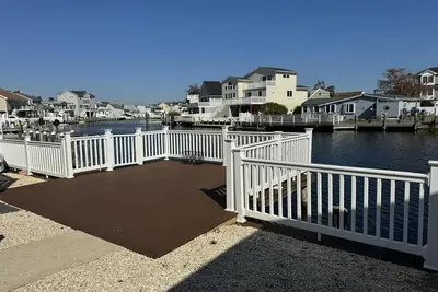Image de 5 Bedroom Lagoon Front - New To Rental Market